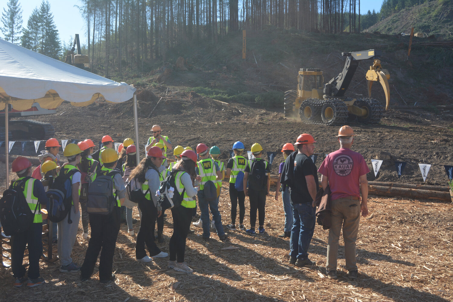 Students gather to observe an 875E logger and listen to a presenter at the Pacific Logging Congress Live In-Woods Show on Sept. 22.