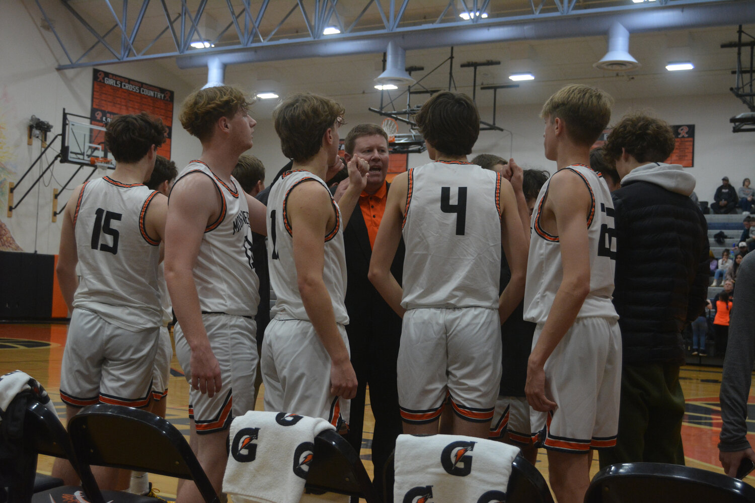 Ben Sheaffer (center) leads a huddle with his team during a timeout against Forks on Dec. 2.